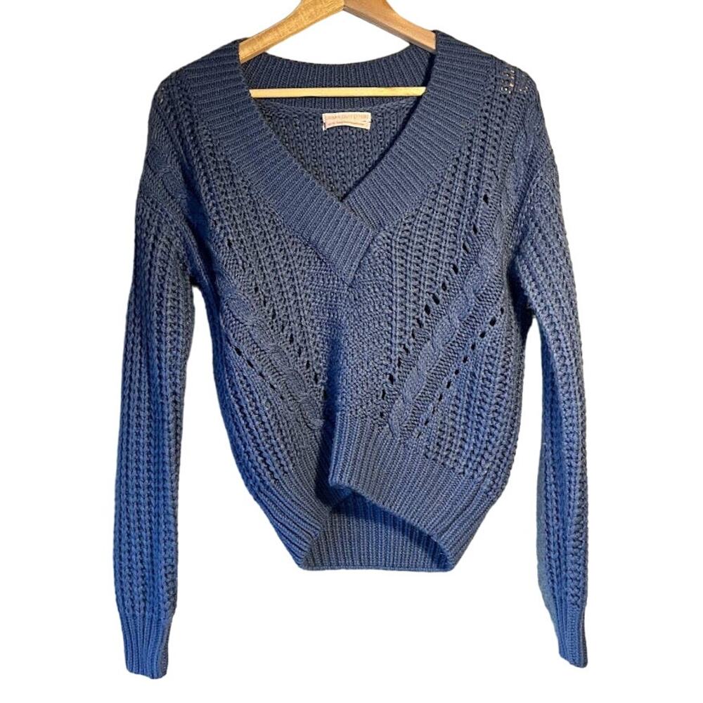 Urban Outfitters Chunky Cable Knit Blue VNeck Sweater Size‎ XS